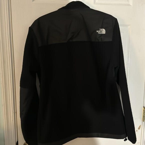 NORTHFACE WINTER JACKET - Picture 6 of 9